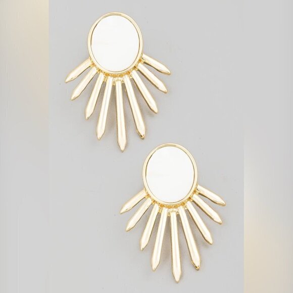 1 LEFT!! LEONA SPOKED PEARL STUD EARRINGS - Picture 1 of 2